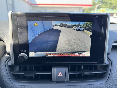 Used 2025 Toyota RAV4 XLE AWD/4WD image 16