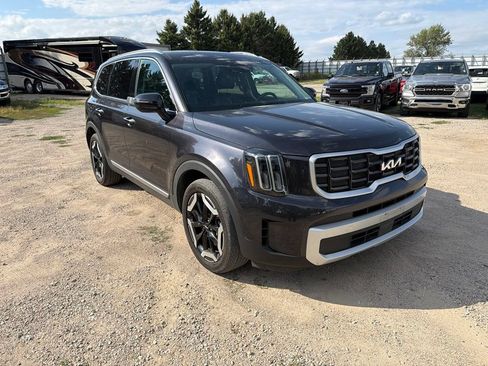 Used 2025 Kia Telluride S FWD image 2