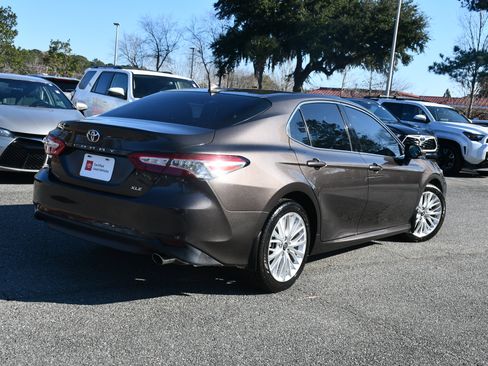 Certified 2019 Toyota Camry XLE image 6