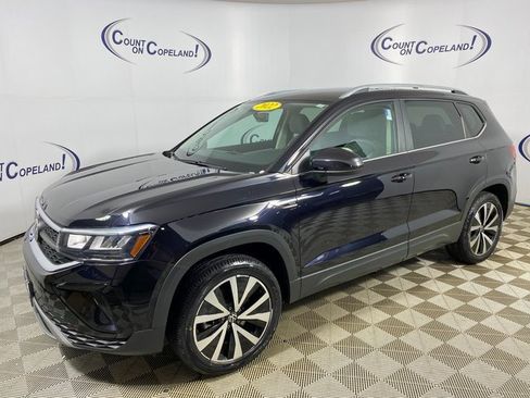 Used 2022 Volkswagen Taos SE image 3