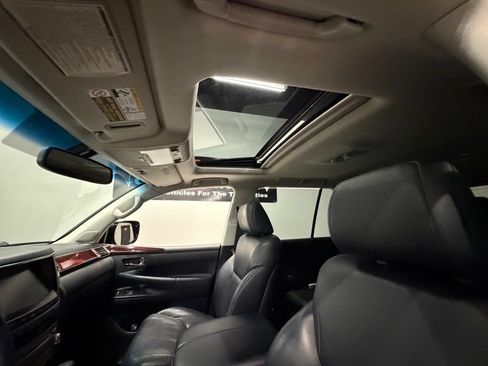 Used 2014 Lexus LX 570 4WD image 24