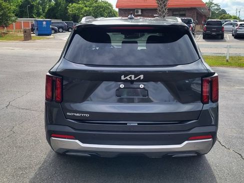 Certified 2024 Kia Sorento S FWD image 3