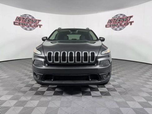 Used 2018 Jeep Cherokee Limited image 2