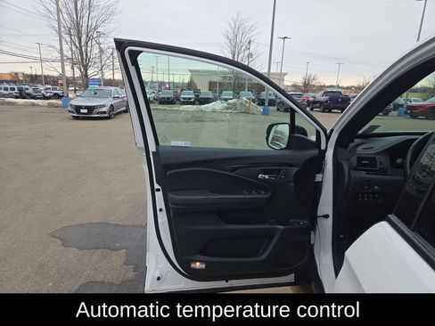 Certified 2025 Honda Ridgeline Black Edition image 11