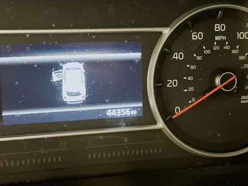 Used 2023 Kia Sorento LX image 19