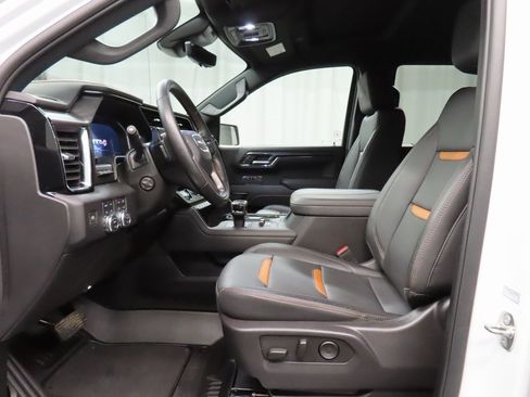Used 2024 GMC Sierra 1500 AT4 w/ Technology Package image 9