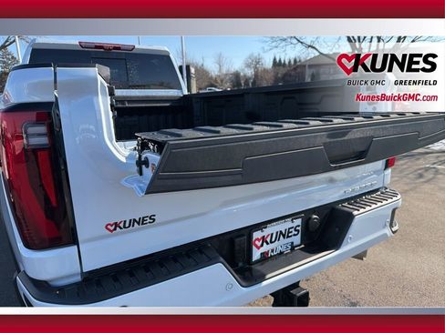 Used 2026 GMC Sierra 3500 Denali w/ Denali Reserve Package image 9