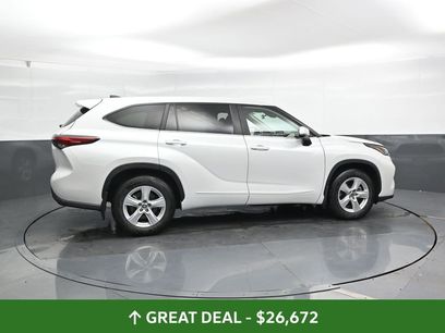 Used 2023 Toyota Highlander LE