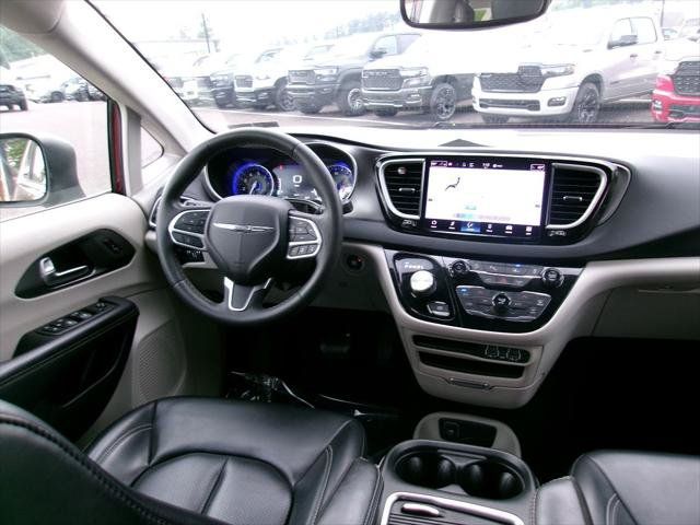 Certified 2023 Chrysler Pacifica Touring-L FWD image 12