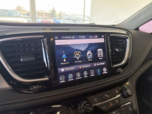 Used 2020 Chrysler Pacifica Limited w/ S Appearance Package image 30