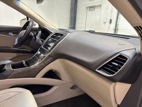 Used 2017 Lincoln MKX Reserve image 29