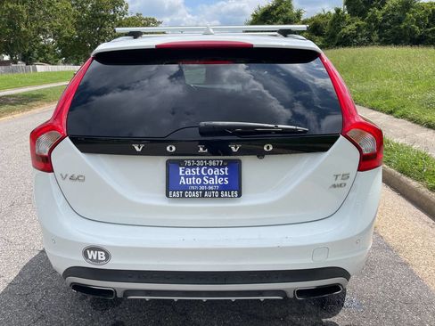 Used 2017 Volvo V60 T5 Cross Country w/ Climate Package image 5
