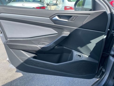 Used 2025 Volkswagen Jetta SE image 20