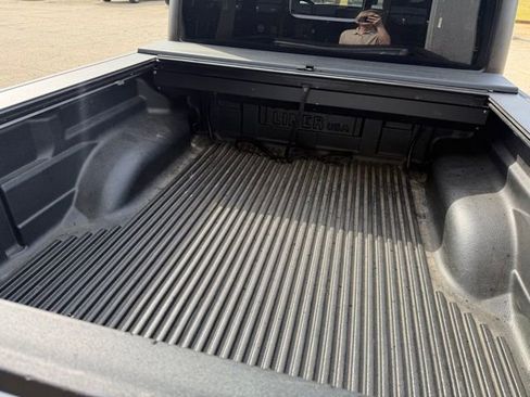 Used 2022 Jeep Gladiator Sport AWD/4WD image 9