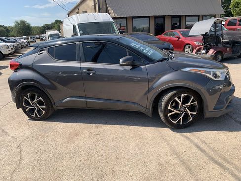 Used 2018 Toyota C-HR XLE FWD image 28