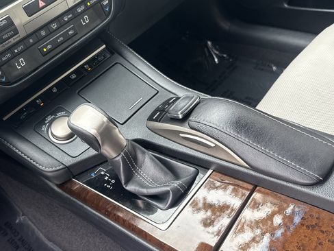 Used 2016 Lexus ES 350 w/ Luxury Package w/Wood Trim FWD image 14