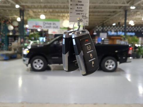 Used 2022 RAM 1500 Big Horn AWD/4WD image 4