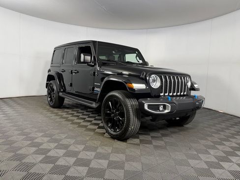 Used 2023 Jeep Wrangler Unlimited Sahara w/ Safety Group AWD/4WD image 11