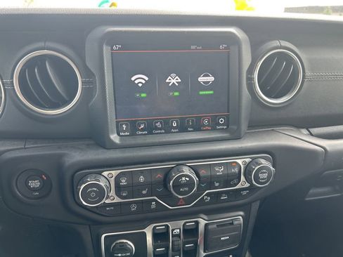 Used 2020 Jeep Gladiator Overland AWD/4WD image 8