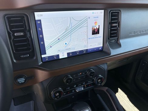 Used 2024 Ford Bronco Outer Banks AWD/4WD image 17