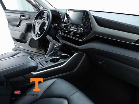Used 2020 Toyota Highlander XLE AWD/4WD image 33