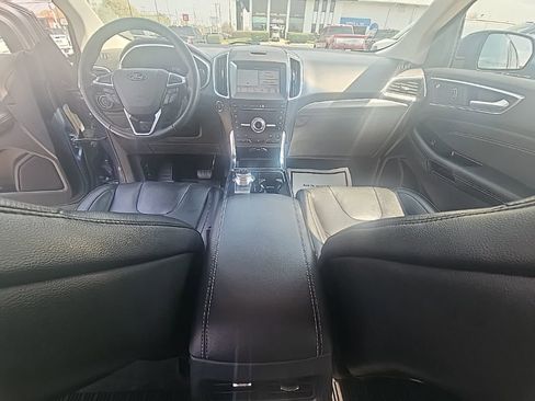 Used 2019 Ford Edge Titanium w/ Equipment Group 301A AWD/4WD image 19