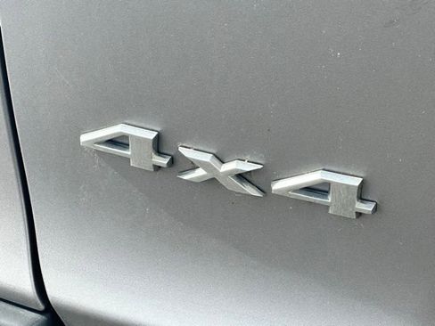 Used 2019 Jeep Cherokee Latitude Plus w/ Cold Weather Group AWD/4WD image 5
