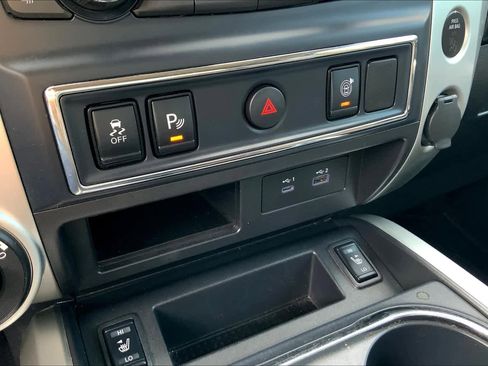 Used 2021 Nissan Titan SV w/ SV Convenience Package image 34