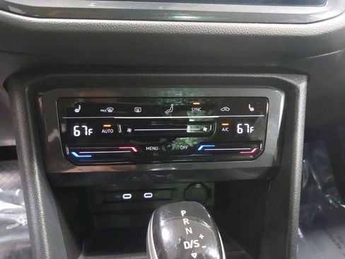 Used 2022 Volkswagen Tiguan SE w/ Panoramic Sunroof Package AWD/4WD image 21