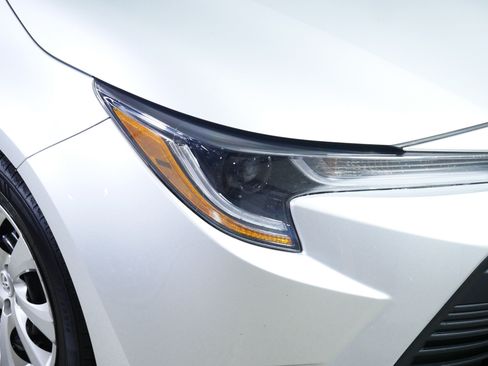 Used 2024 Toyota Corolla LE FWD image 16