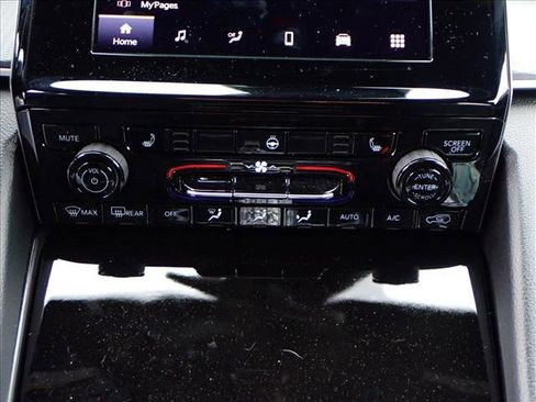 New 2025 Jeep Grand Cherokee L Laredo image 18