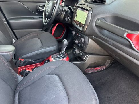 Used 2022 Jeep Renegade Trailhawk AWD/4WD image 16