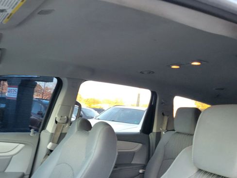 Used 2017 Chevrolet Traverse LS FWD image 18