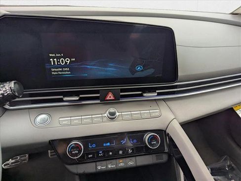 New 2025 Hyundai Elantra SEL image 11