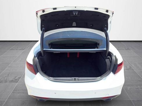 Used 2019 Alfa Romeo Giulia RWD image 27