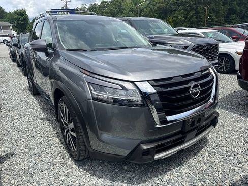 Used 2023 Nissan Pathfinder Platinum AWD/4WD image 2