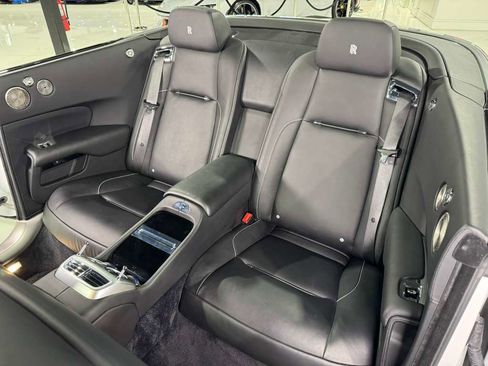 Used 2019 Rolls-Royce Dawn image 19