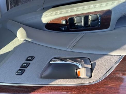 Used 2010 Toyota Avalon Limited FWD image 26