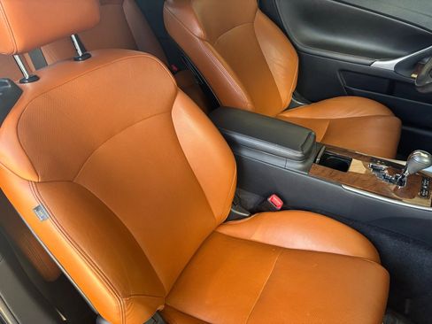 Used 2014 Lexus IS 250C w/ Luxury Package image 28