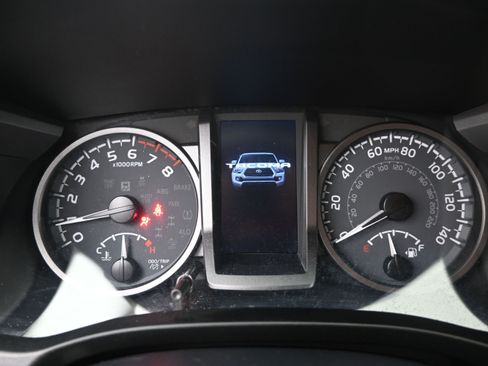 Used 2022 Toyota Tacoma TRD Off-Road w/ Technology Package AWD/4WD image 12