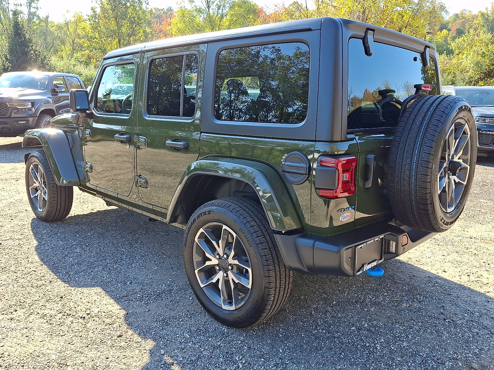 Used 2024 Jeep Wrangler Unlimited w/ Convenience Group AWD/4WD image 4