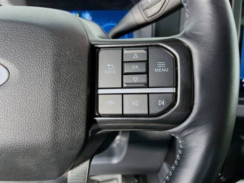 Used 2025 Ford F450 Platinum w/ FX4 Off-Road Package AWD/4WD image 17