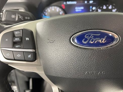 Used 2022 Ford Explorer XLT image 9
