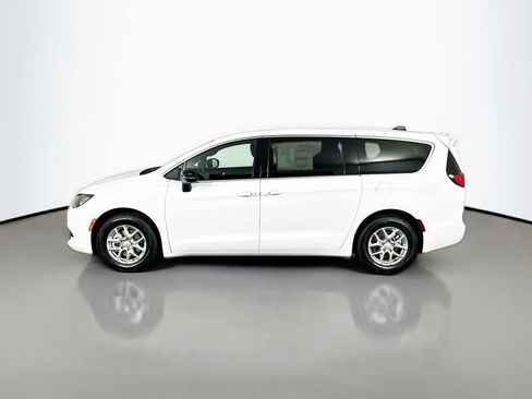 New 2026 Chrysler Voyager LX image 4