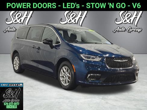 Used 2024 Chrysler Pacifica Touring FWD image 1