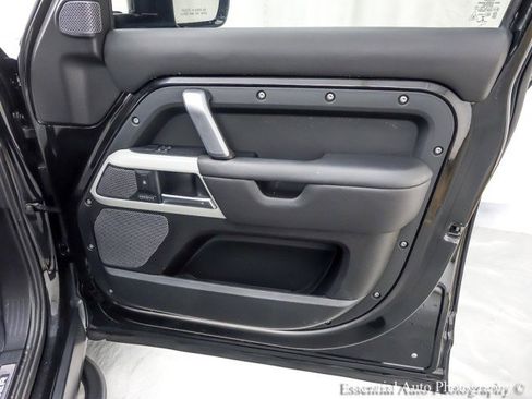 Used 2022 Land Rover Defender 110 X-Dynamic HSE AWD/4WD image 33