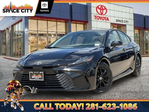 Used 2025 Toyota Camry LE FWD image 1