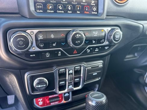 Certified 2020 Jeep Gladiator Mojave AWD/4WD image 19
