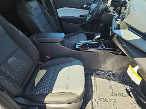 New 2026 Chevrolet Trax LT w/ Midnight Edition FWD image 10