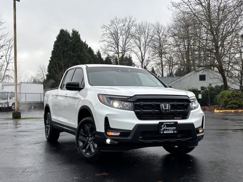 Used 2024 Honda Ridgeline Sport image 2